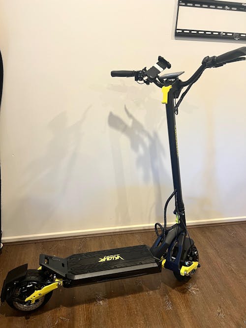 EDGERUNNER HIGH-PERFORMANCE DUAL MOTOR ELECTRIC SCOOTER