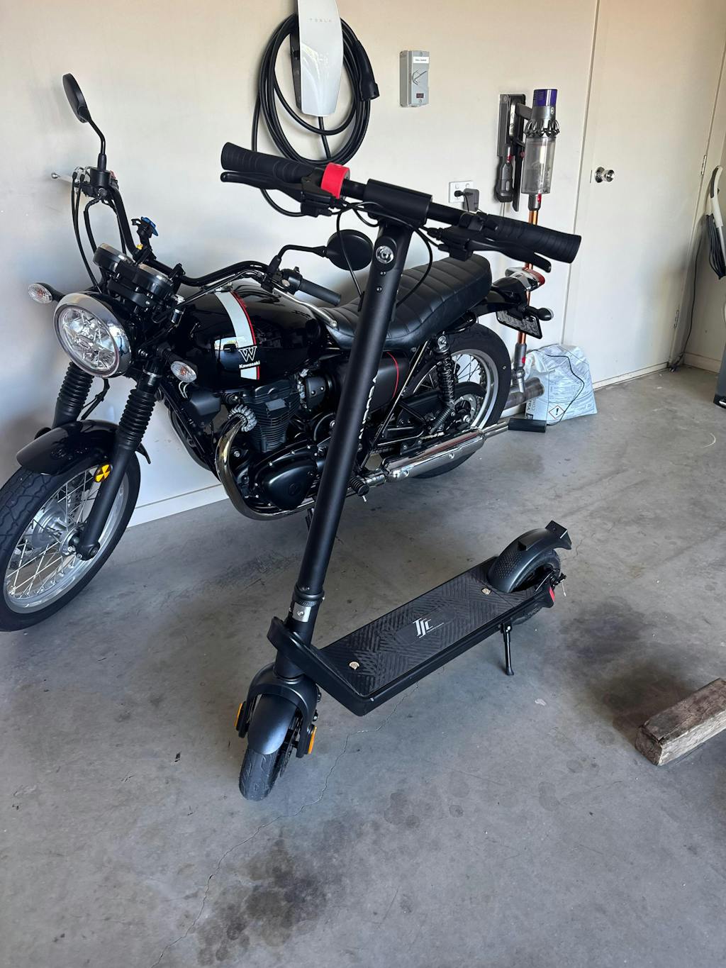 TSC AURORA LONG-RANGE COMMUTER ELECTRIC SCOOTER