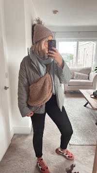 Khan boucle sling bag - biscuit