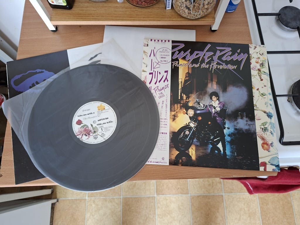PRINCE AND THE REVOLUTION – Purple Rain 1ª Edizione Giapponese – Warner/Pioneer P-13021 1984 POSTER