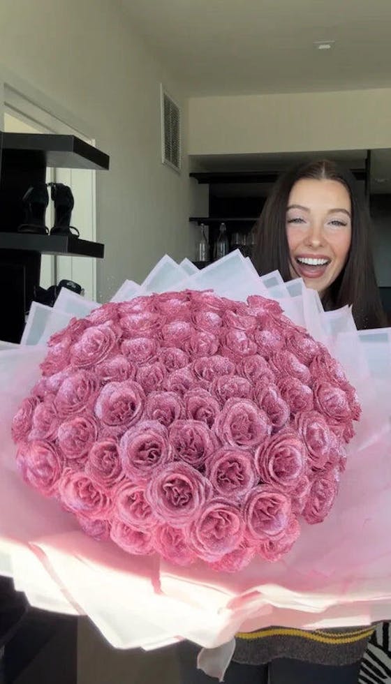 Glittering Everlasting Rose Bouquet – Ideal Gift for Couples | Elegant Sparkling Roses in a Luxurious Bouquet
