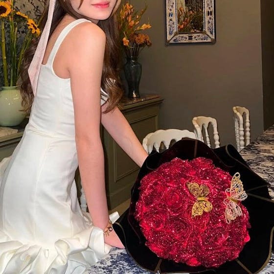 Glittering Everlasting Rose Bouquet – Ideal Gift for Couples | Elegant Sparkling Roses in a Luxurious Bouquet