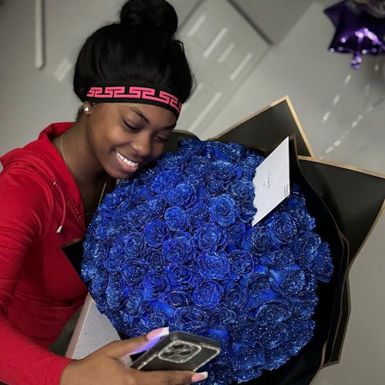 Glittering Everlasting Rose Bouquet – Ideal Gift for Couples | Elegant Sparkling Roses in a Luxurious Bouquet