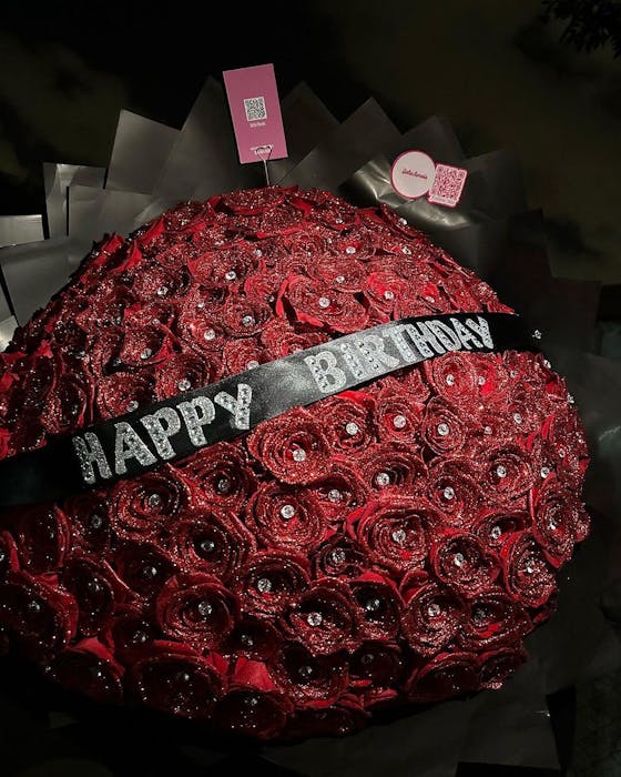 Glittering Everlasting Rose Bouquet – Ideal Gift for Couples | Elegant Sparkling Roses in a Luxurious Bouquet