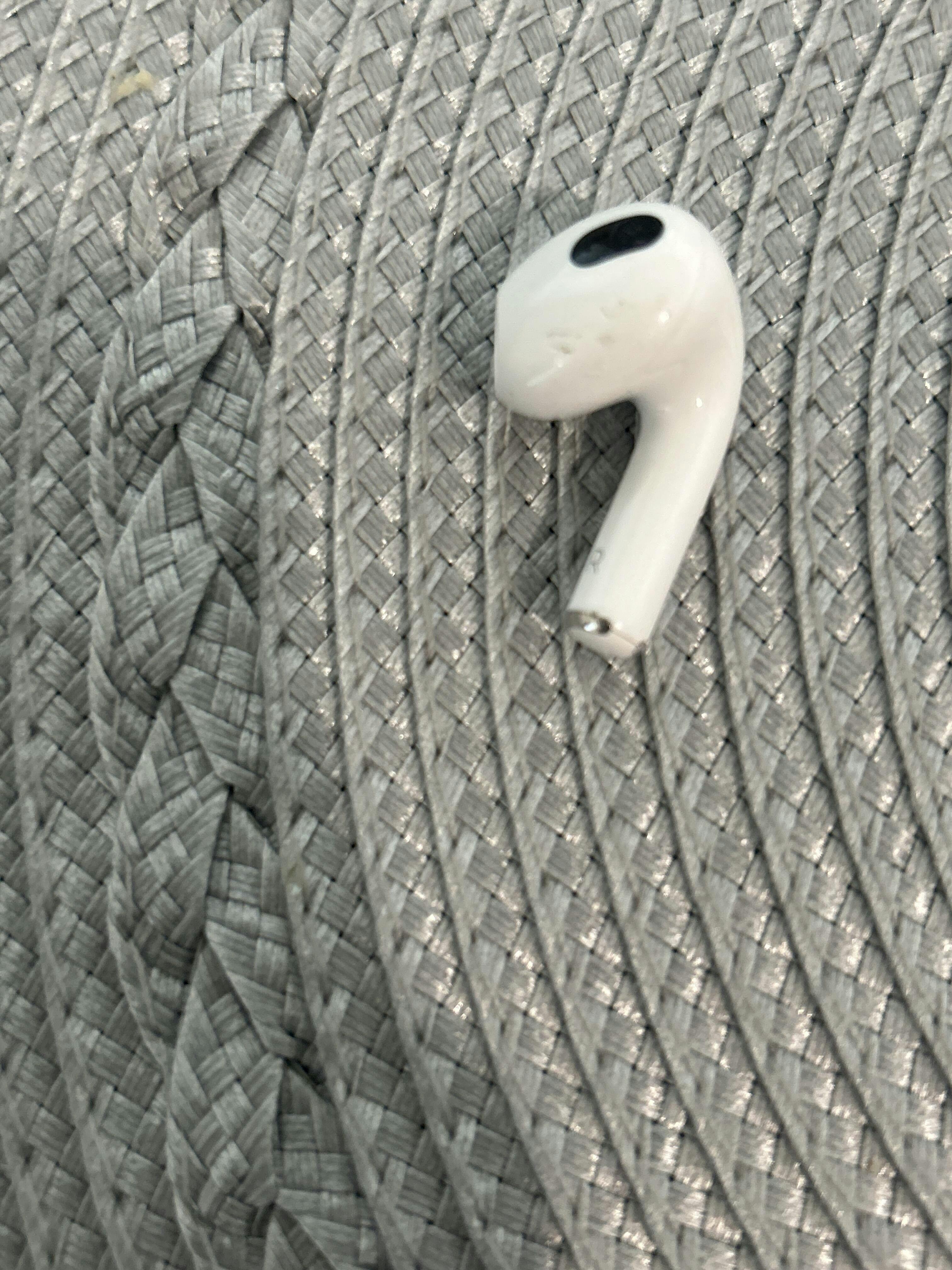 Right Replacement AirPod - 3rd Generation - Well Loved – TheRightOne Right Replacement AirPod - 3rd Generation - Well Loved – TheRightOne