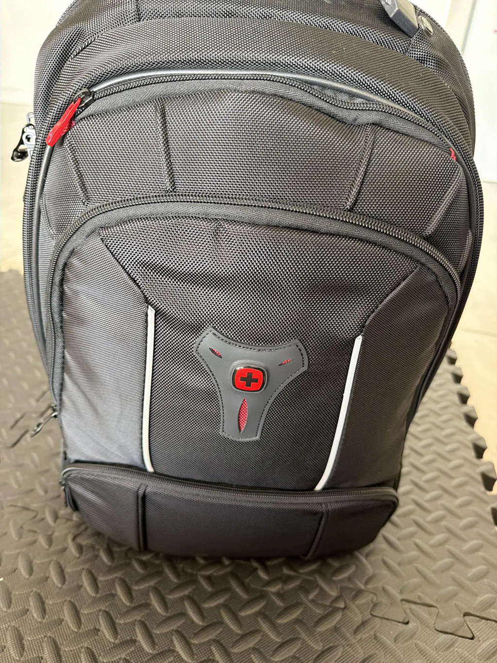 SWISS WENGER Carbon Pro Backpack תיק גב עסקי פרימיום למחשב 15.6"