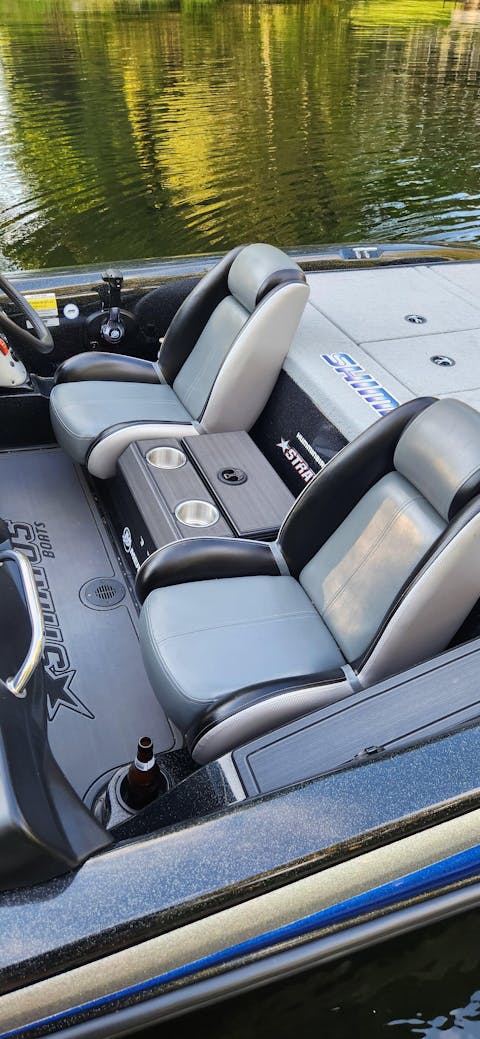 Center Storage Console with Dry Hatch