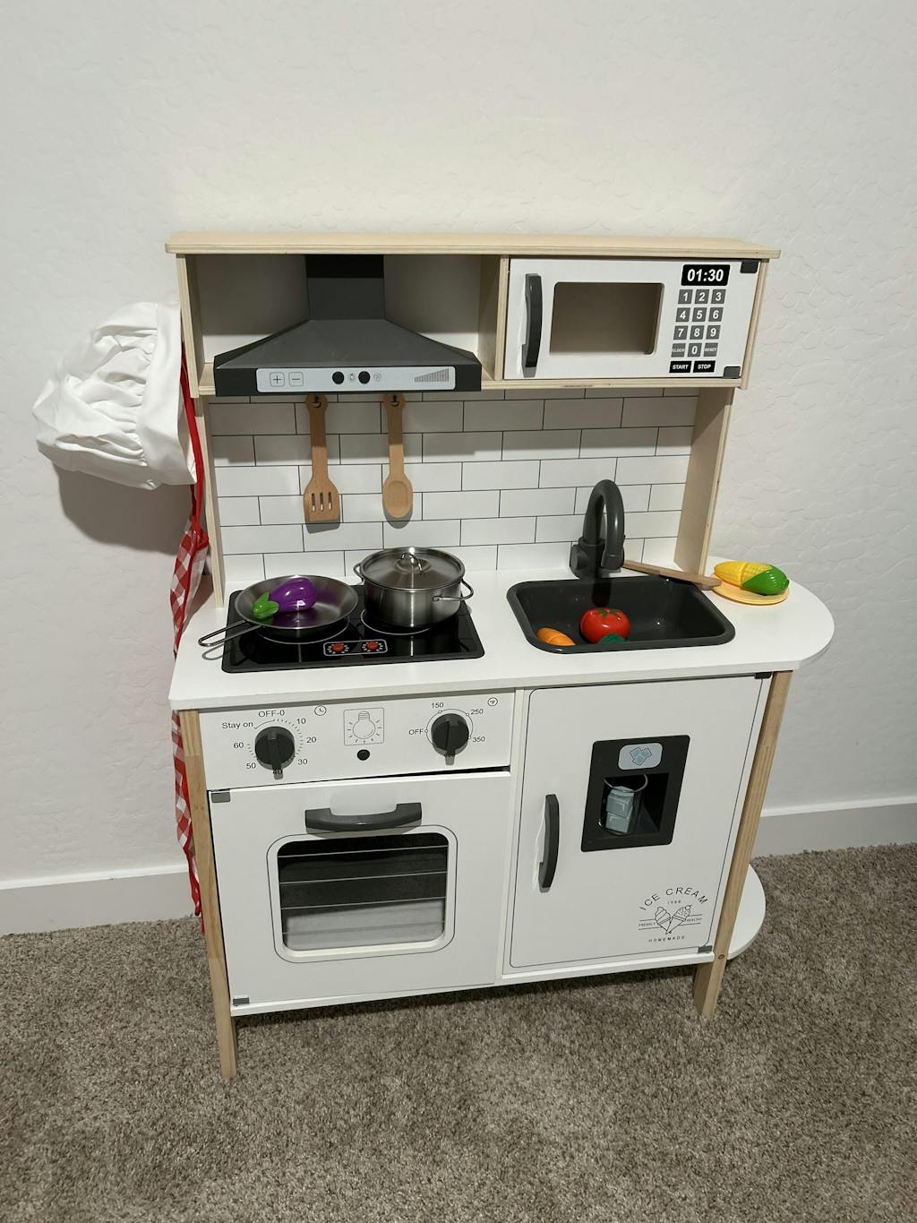 Tiny Land® Play Kitchen with 18 Pcs Toy Food & Cookware Accessories