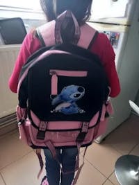 תיק גב סטיץ' מצויר עם יציאת USB לטעינה, ללפטופ, לבית ספר ולטיולים - יוניסקס