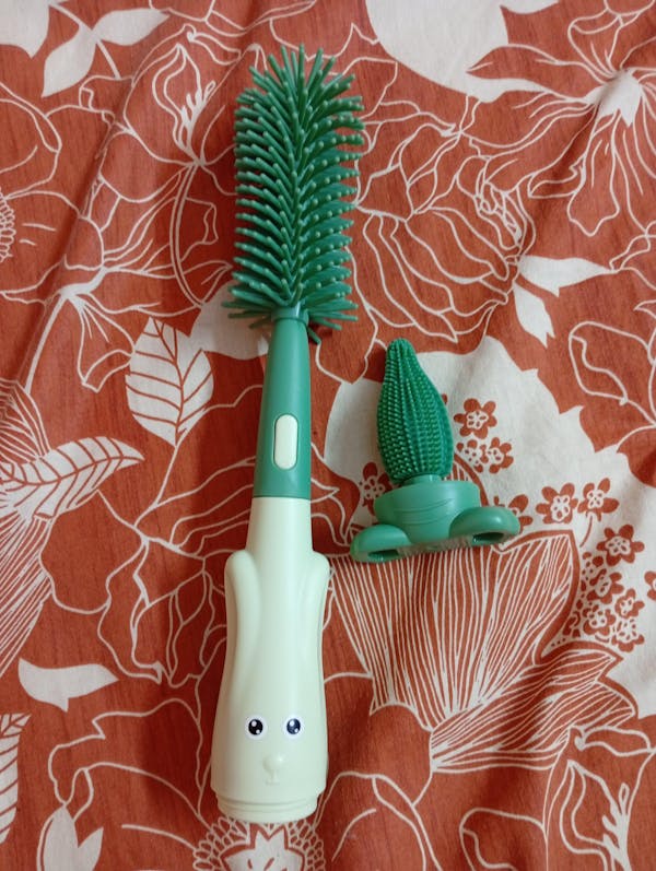 FE122-Three in One Bottle Brush