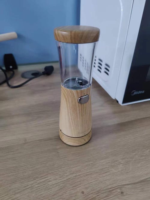 TOMEEM 4.5oz Rechargeable Electric Salt and Pepper Grinder With Tray