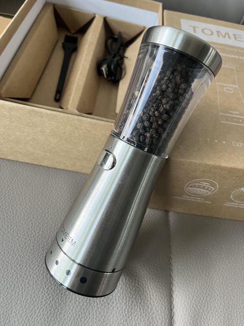 TOMEEM 4.5oz Rechargeable Electric Salt and Pepper Grinder With Tray