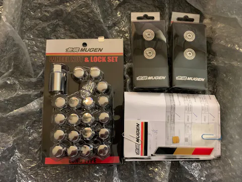 Mugen Wheel Nut and Locker Set - M12x1.5, Silver