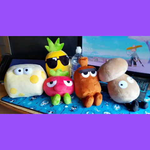Toppins from Pizza Tower - five plush toys, 8 to 5 inches (20 to 13 cm) tall. Exact dimensions in the product description.