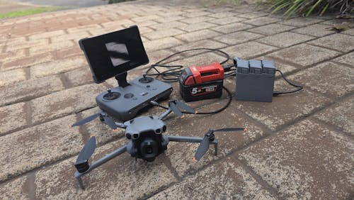 TRADIE CHARGER - RED