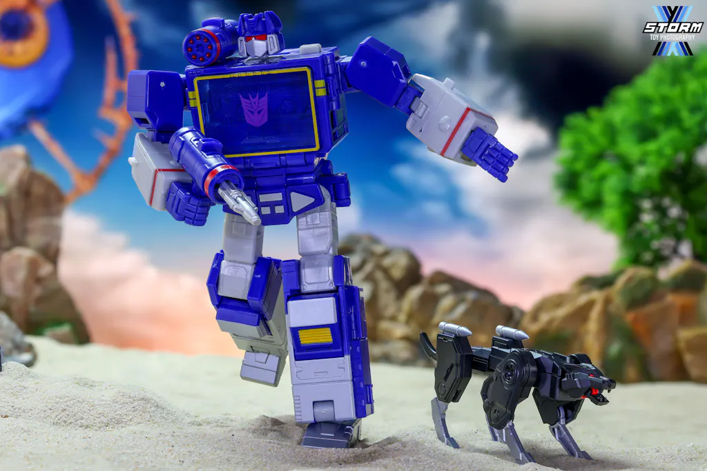 Transformers Studio Series The Transformers: The Movie Leader Class Soundwave