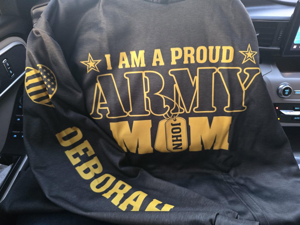 I Am A Proud Army Mom Custom Date Anniversary All Over Print Shirt Hoodie For US Military Mom Dad Family Gift H2511 Trna