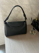 Elaina - Everyday Black Leather Crossbody Shoulder Bag