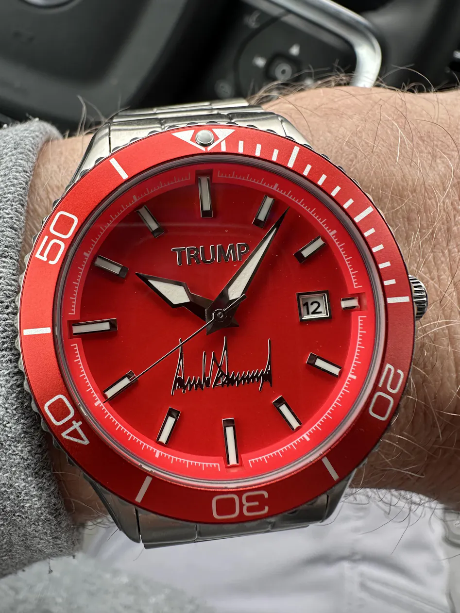 トランプ大統領　限定販売腕時計　完売品TRUMP FightFightFight Fight Fight Fight Red Beauty | Trump Watches