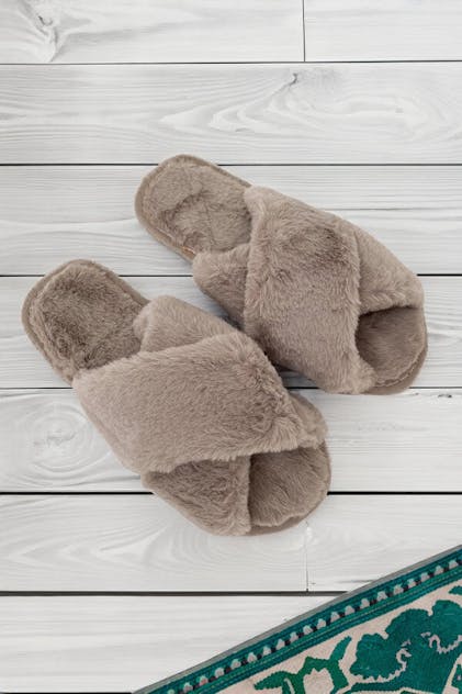 Gigi Fluffy Slippers Taupe – TULIO Fashion