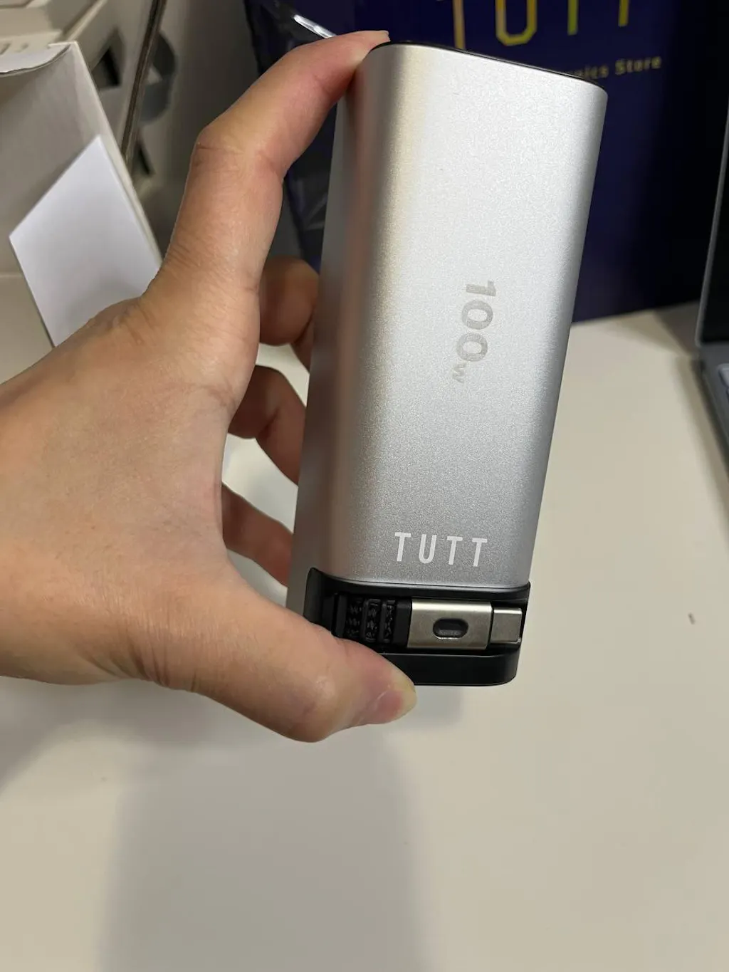 TUTT Monitor, Laptop Power Bank 100W 20,000mAh Retractable Cable LCD Display L1