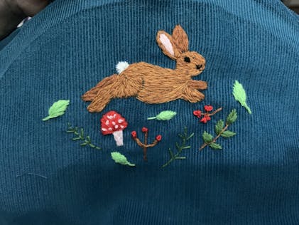 ◆THE MUSEUM VISITOR◆ RABBIT EMBROIDERY STRIPE CARPENTER PA Rabbit Machine Embroidery Design Size H3.84