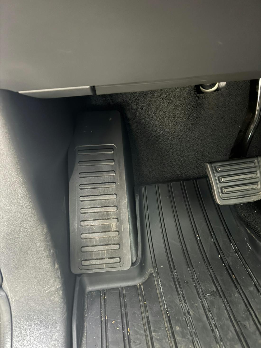 Dead Pedal Riser | Footrest Extender for Rivian R1S & R1T 2021-2026