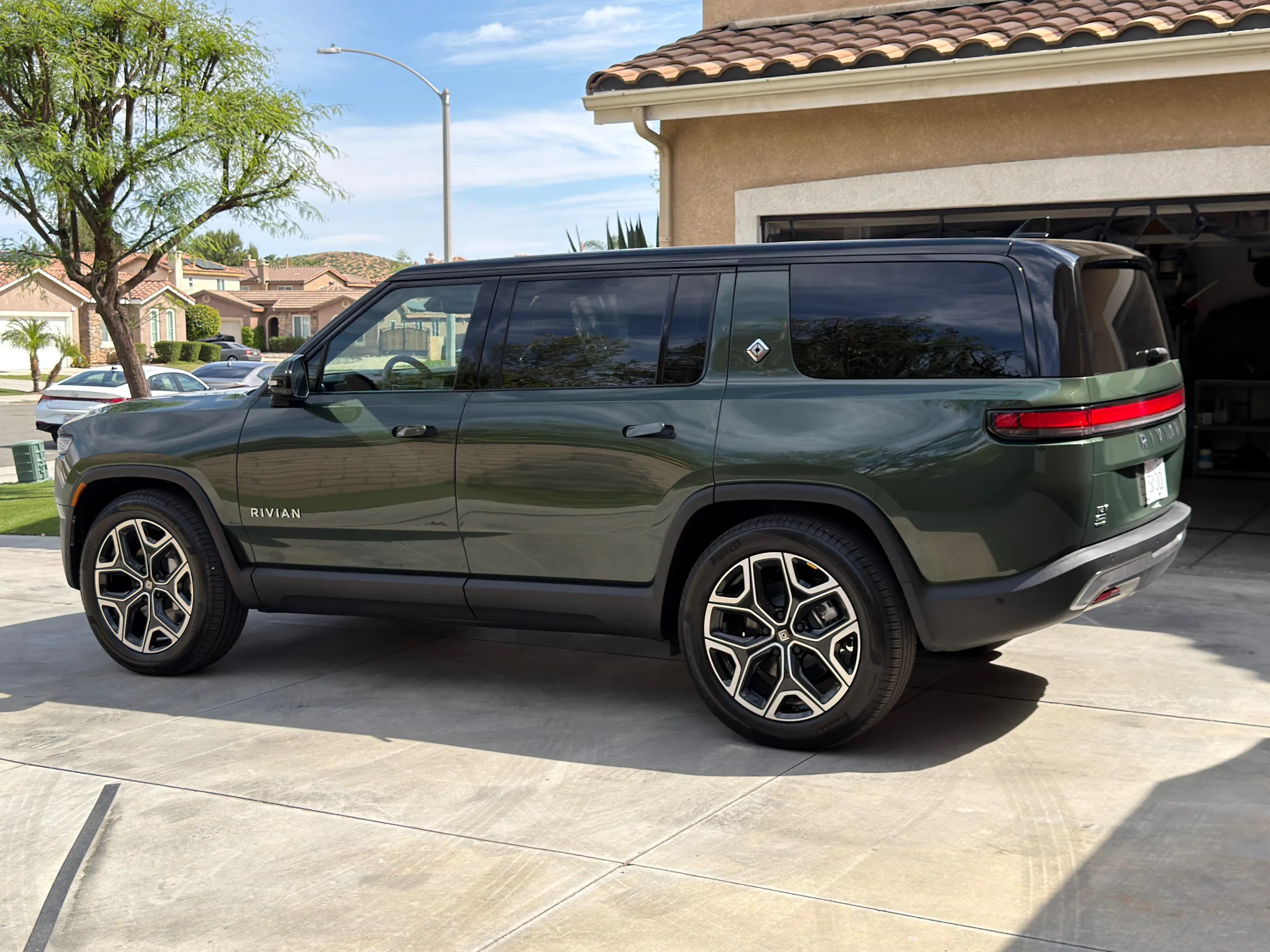 Chrome Delete Blackout Wrap Kit | for Rivian R1S 2022-2026