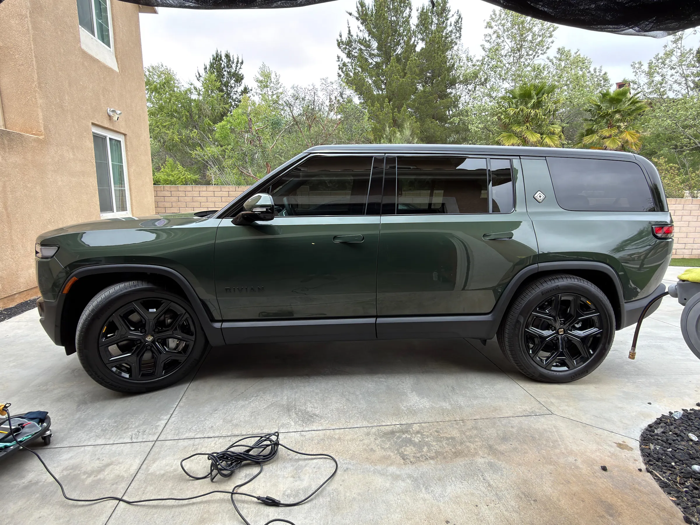 Chrome Delete Blackout Wrap Kit | for Rivian R1S 2022-2026