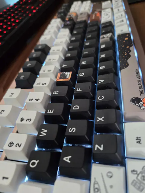 Astronaut V2 PBT Keycaps – Cherry Profile
