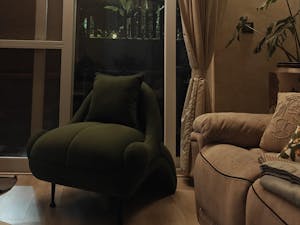 Amaera Luxe Accent Chair – Modern Luxury Unique Chair for Bedroom or Living Room