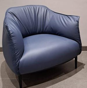 Lusso Uno – Italian Minimalist Accent Chair for Hotel, Lounge & Living Spaces