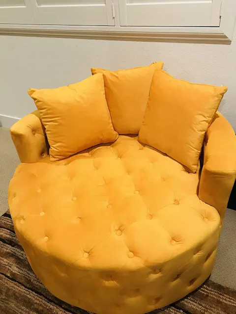 Orania- 360 Degree Swivel Accent Chair Single Barrel Sofa with Round Tufted Base and 3 Toss Pillows