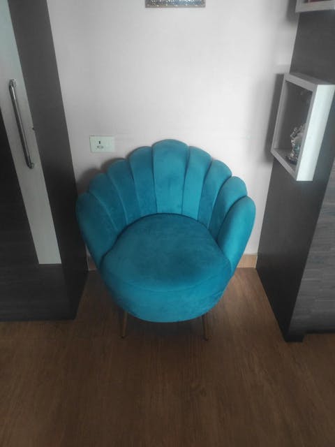 Amaera Luxe Accent Chair – Creative Shell Flower Makeup Stool Compact Backrest Ergonomic Chair Full Sitting Sensation All-match Chair for Living Room