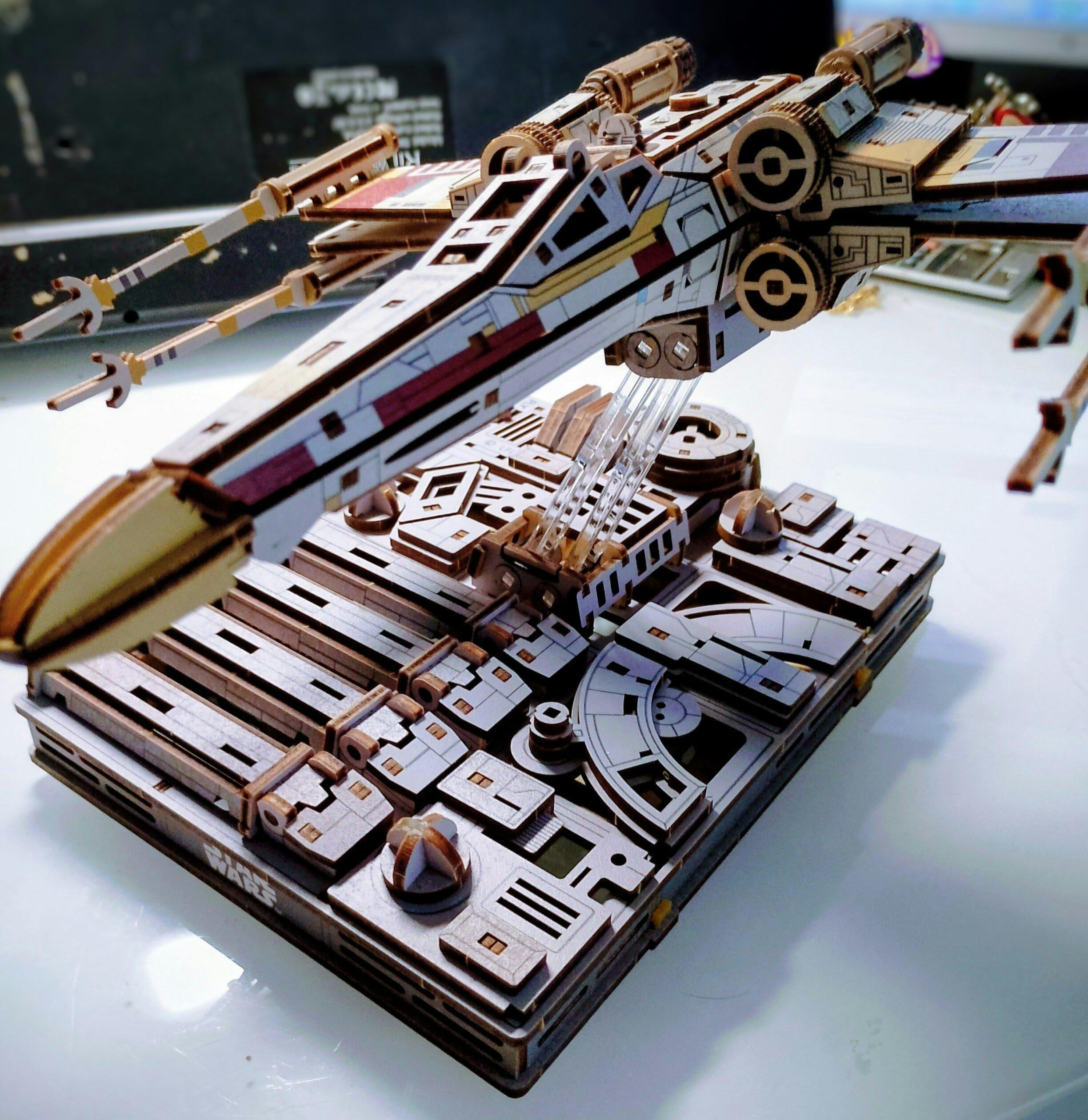 Luke Skywalker`s™ X-Wing Starfighter™ + TIE Fighter™