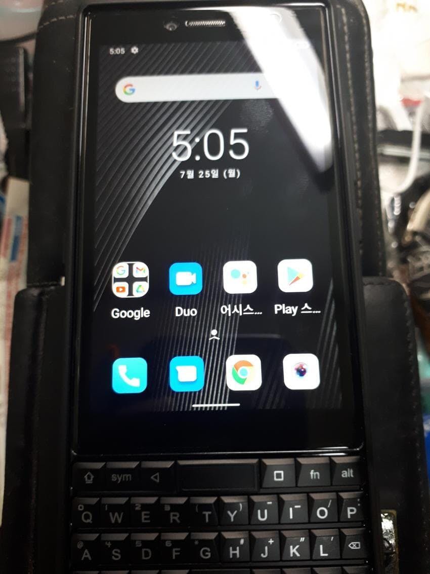 Unihertz Titan Slim - 新しい洗練された QWERTY スマートフォン