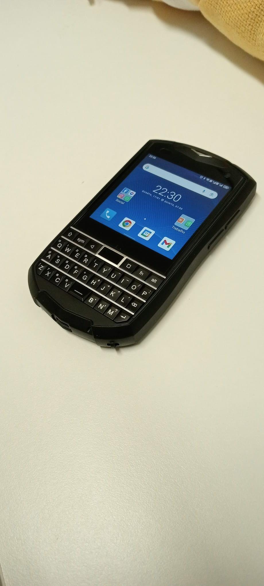 Unihertz Titan Pocket - 新しい QWERTY Android 11 スマートフォン