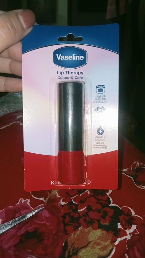 Vaseline Lip Therapy Colour & Care Kissing Red
