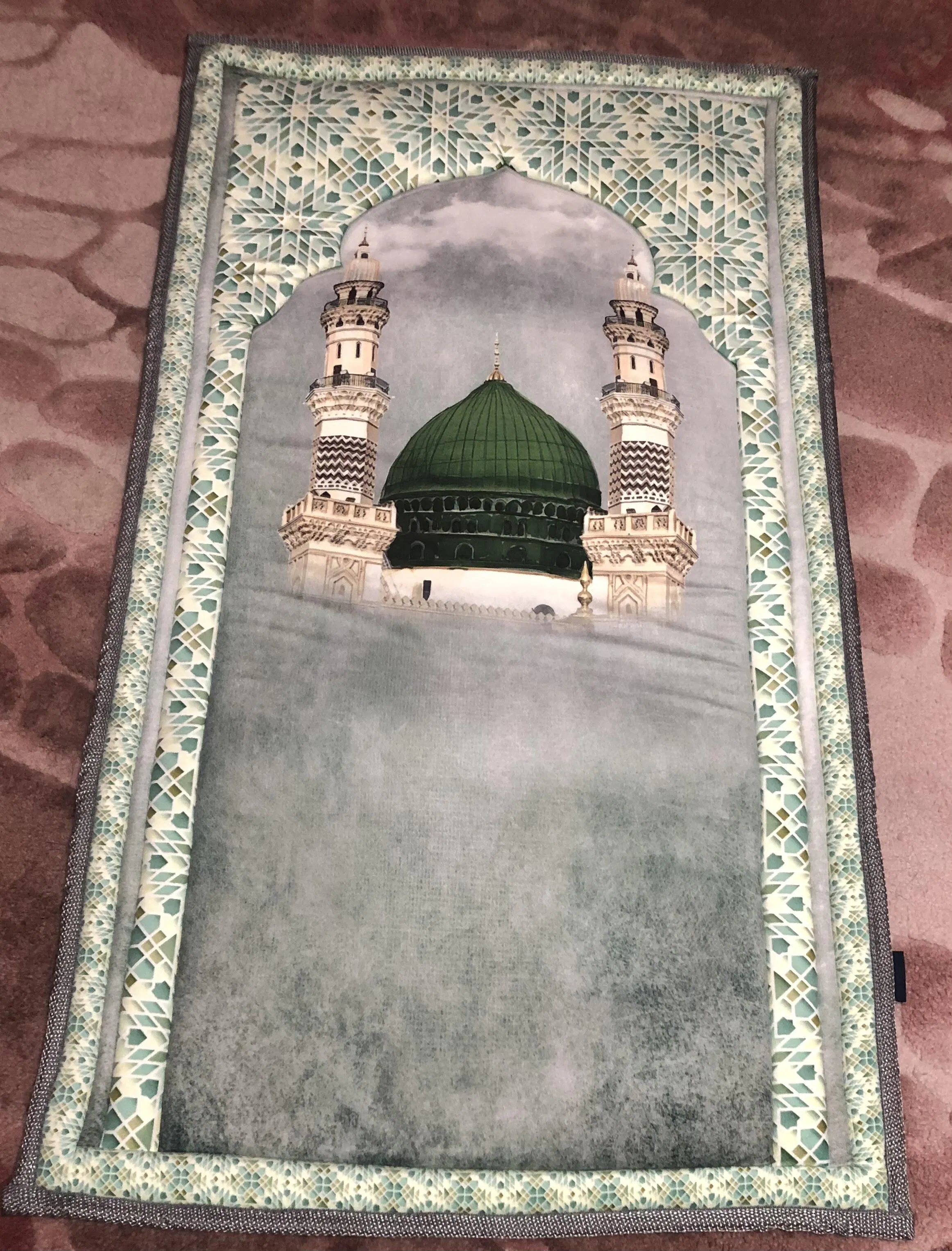 Al-Masjid an-Nabawi Premium Prayer Mat | Urban Rugs