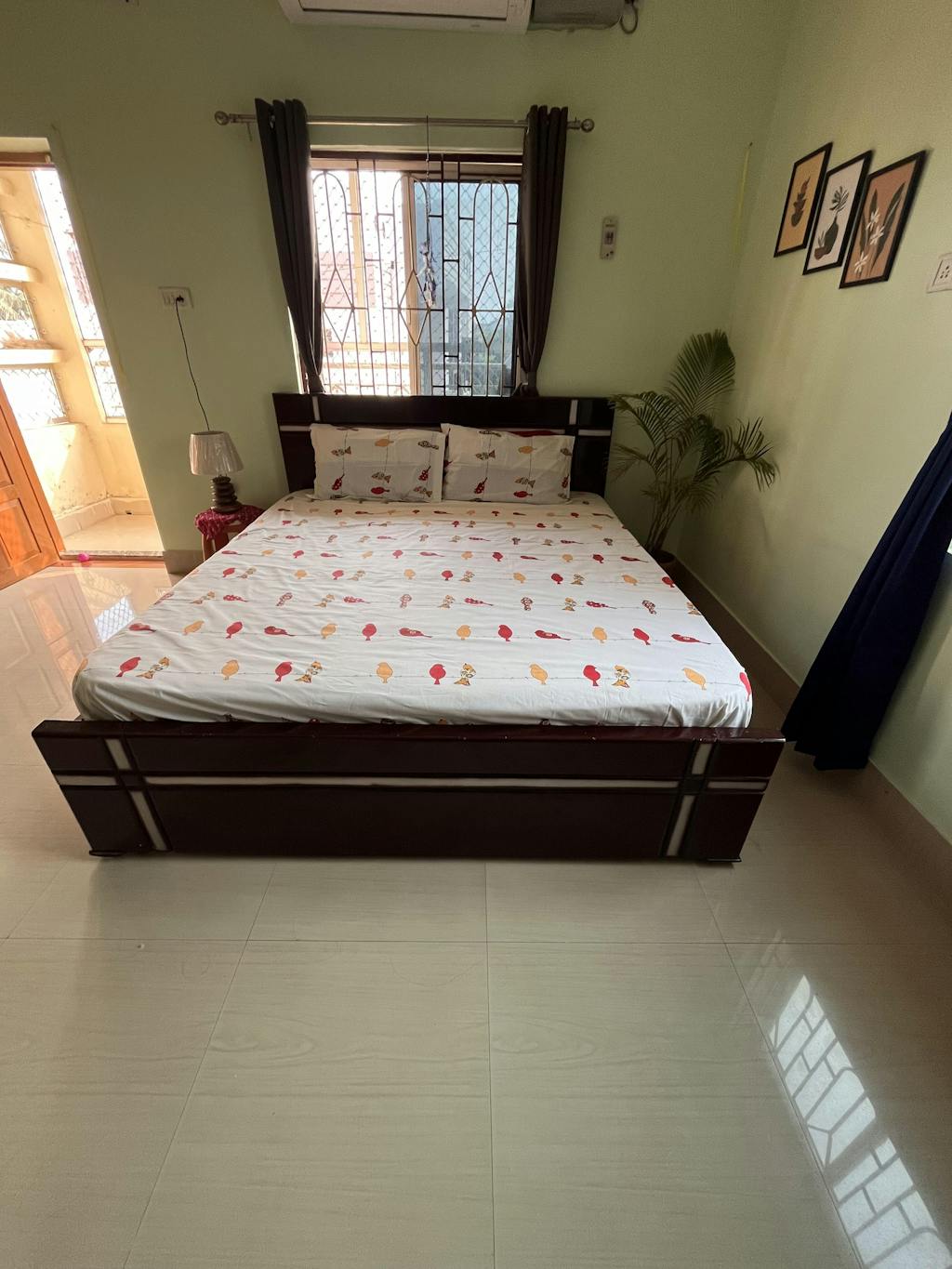 Divine Collection - 144 TC 100%  Cotton Bedsheet with 2 Pillow Covers - Humming Bird Red