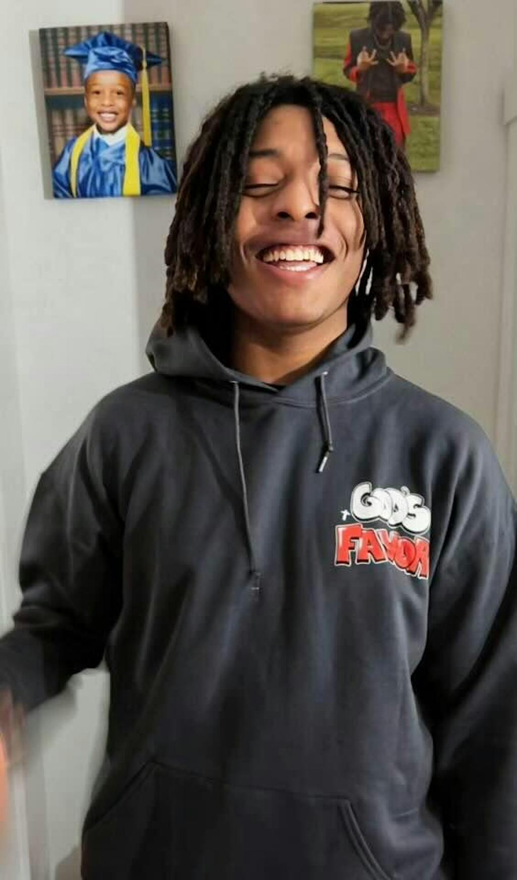 Walking In God's Favor Psalm (Charcoal)