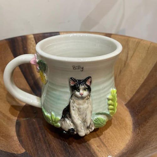 Custom Hand-Sculpted Pet Statue Mug – 3D Ceramic Portrait Cup with Floral Details