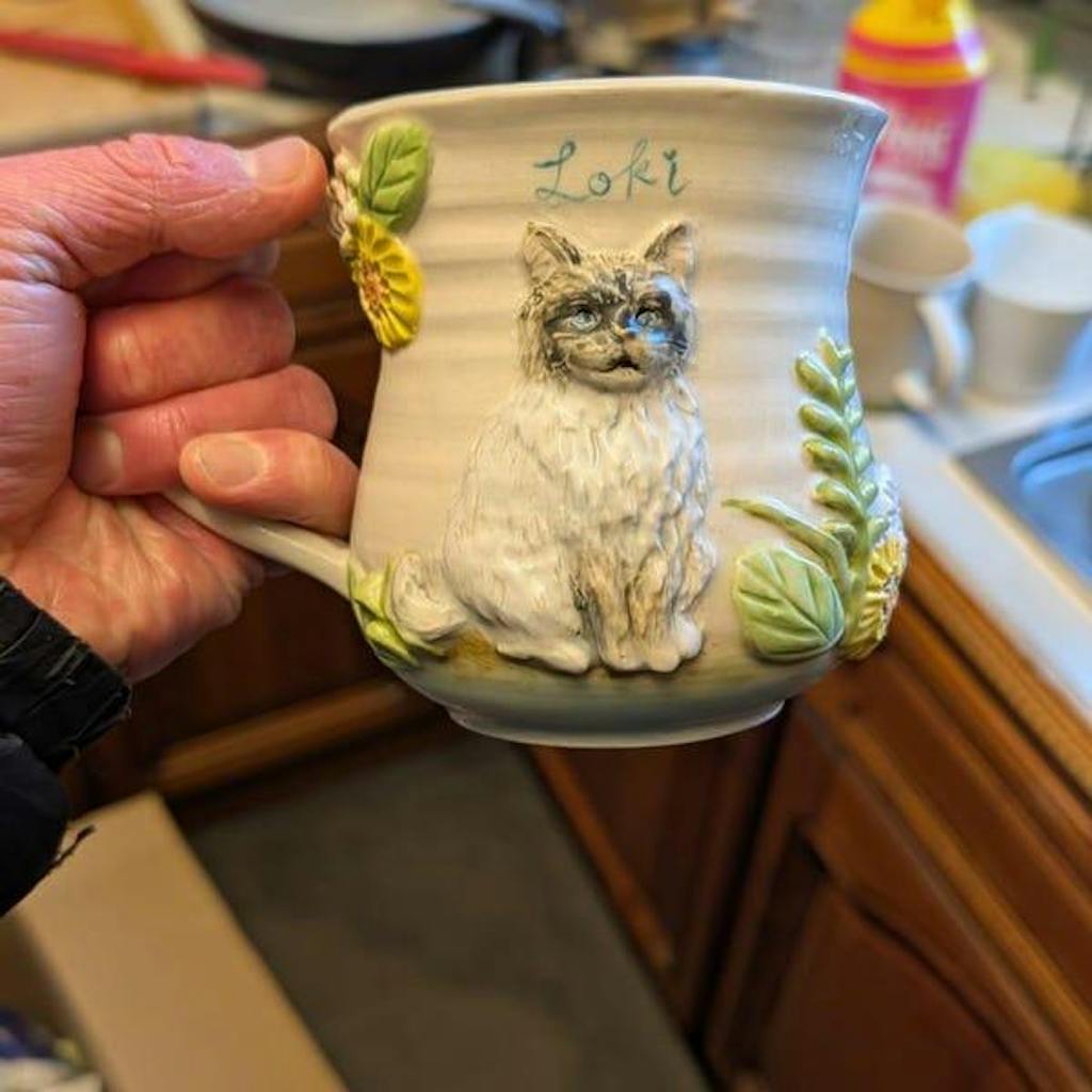 Custom Hand-Sculpted Pet Statue Mug – 3D Ceramic Portrait Cup with Floral Details