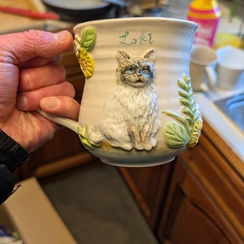 Custom Hand-Sculpted Pet Statue Mug – 3D Ceramic Portrait Cup with Floral Details
