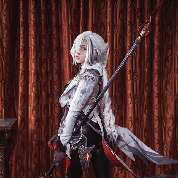 Uwowo Game Genshin Impact Fatui Harbinger The Knave Arlecchino Cosplay Wig Long Silver Hair