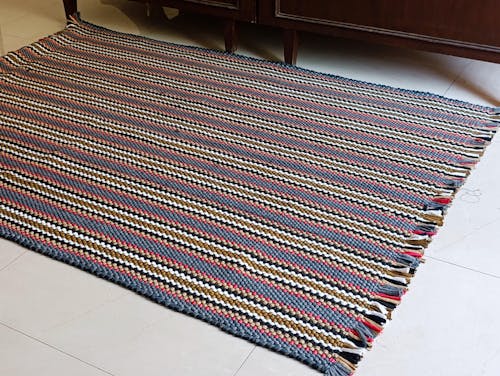 Hand Woven Modern Khaddi Rug - 3.9 x 5.9 FT - Gray and Brown
