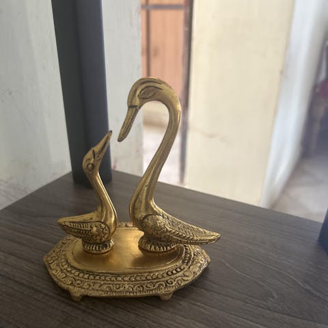 Swan Smile Showpiece