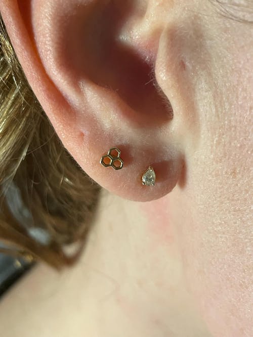 19G Mel Honeycomb Solid Gold Flat Back Stud