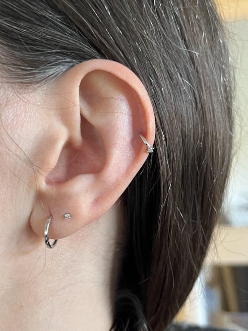 16G Brie Solitaire Diamond Seamless Hoop Clicker