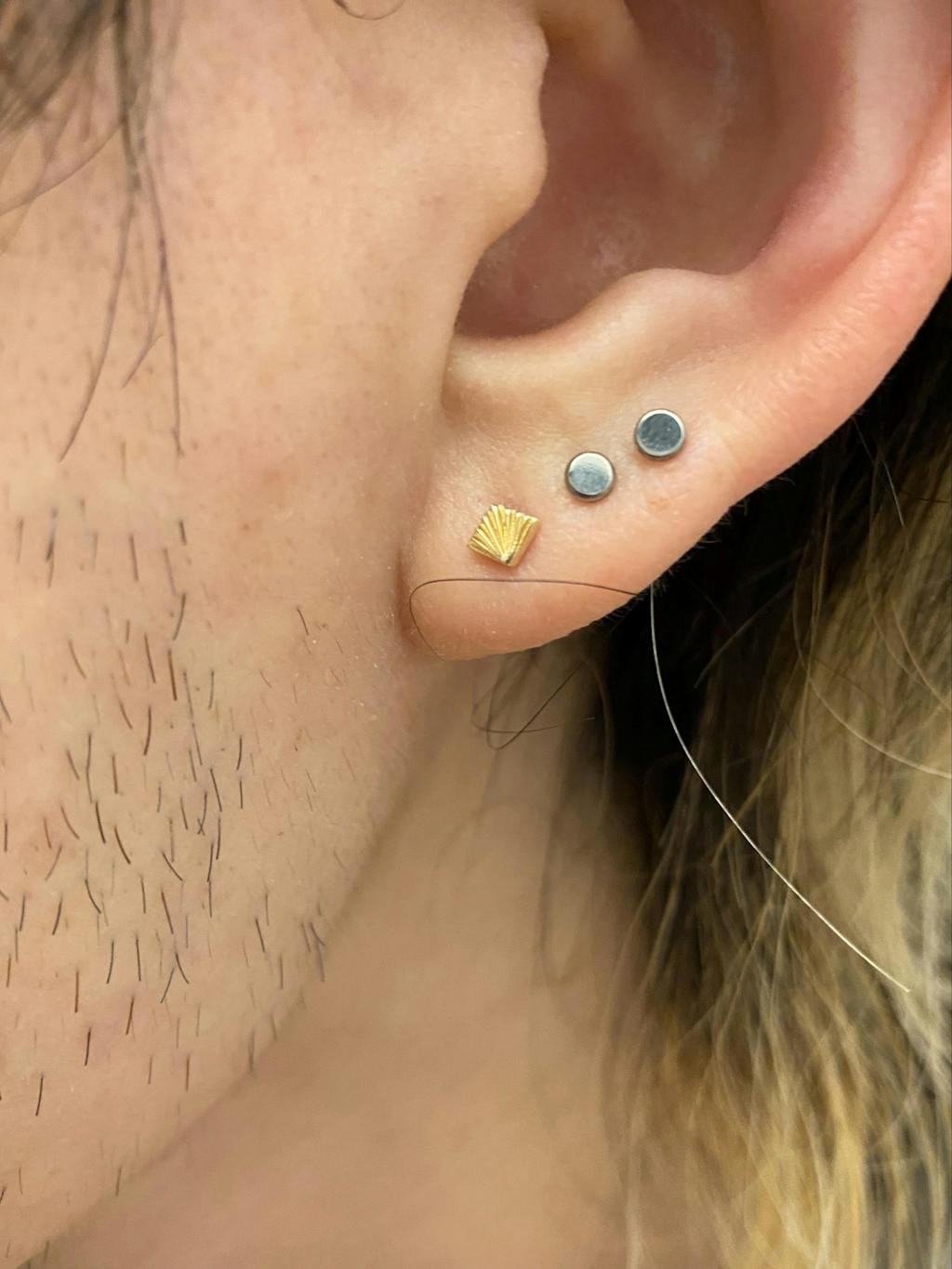 19G Val Sunrise Solid Gold Flat Back Stud